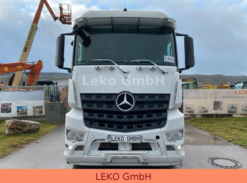 Mercedes-Benz Arocs 4x4 Euro 6 Kipphydraulik - شاحنة جرار: صور 2 Mercedes-Benz Arocs 4x4 Euro 6 Kipphydraulik - شاحنة جرار: صور 2