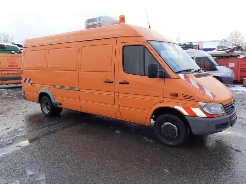 Mercedes-Benz Sprinter 413 - فراغ شاحنة: صور 3 Mercedes-Benz Sprinter 413 - فراغ شاحنة: صور 3