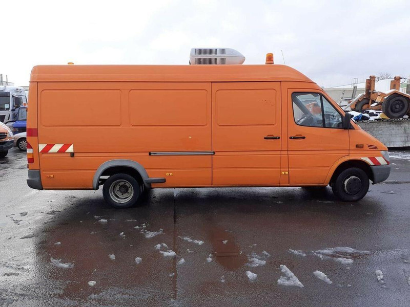 Mercedes-Benz Sprinter 413 - فراغ شاحنة: صور 4 Mercedes-Benz Sprinter 413 - فراغ شاحنة: صور 4