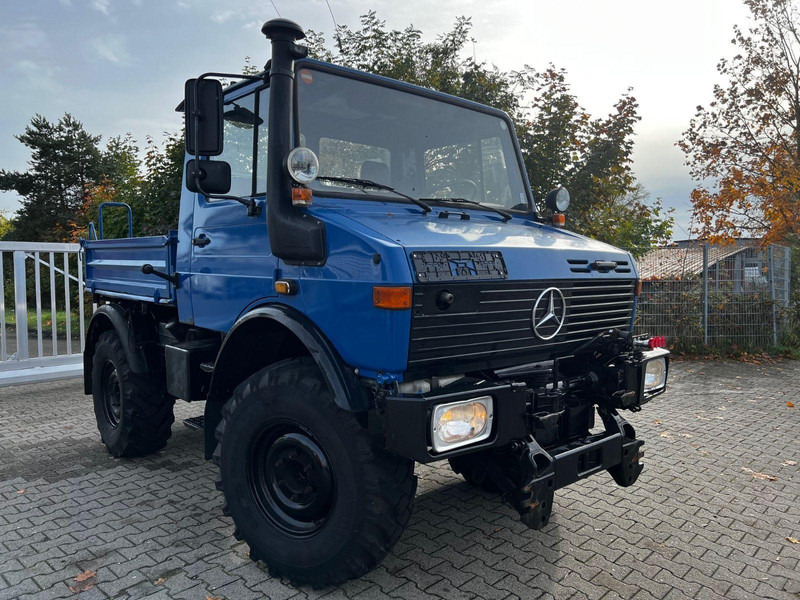 Mercedes-Benz Unimog 427 Platós hókotrócs - جرار بعجلتين: صور 1 Mercedes-Benz Unimog 427 Platós hókotrócs - جرار بعجلتين: صور 1