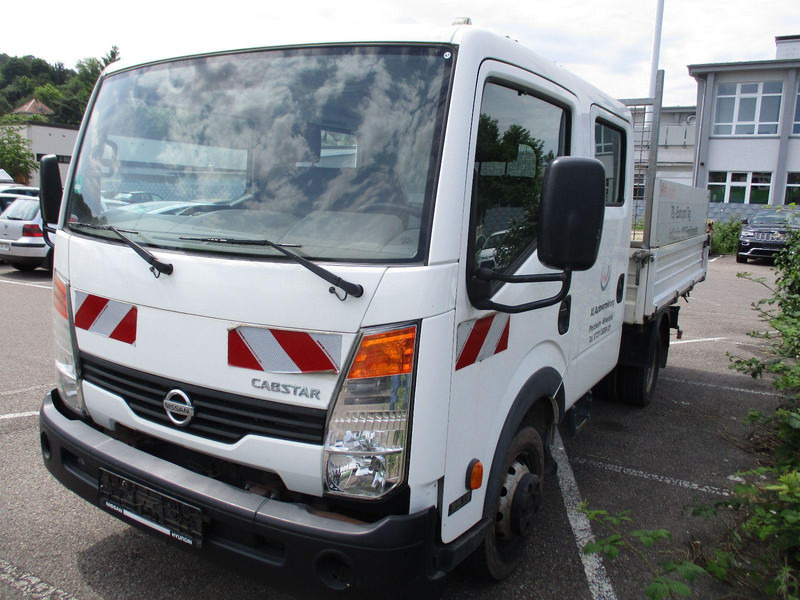 Nissan Cabstar Cabstar 35.XX Doppelkabine - شاحنات مسطحة: صور 1 Nissan Cabstar Cabstar 35.XX Doppelkabine - شاحنات مسطحة: صور 1