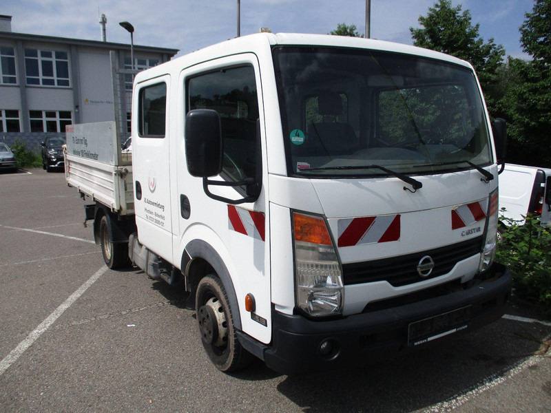 Nissan Cabstar Cabstar 35.XX Doppelkabine - شاحنات مسطحة: صور 2 Nissan Cabstar Cabstar 35.XX Doppelkabine - شاحنات مسطحة: صور 2