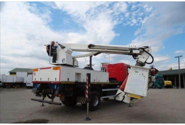 Renault KERAX 410.19 4x4 Emelőkosaras Cela 17m - شاحنة, شاحنة كرين: صور 5 Renault KERAX 410.19 4x4 Emelőkosaras Cela 17m - شاحنة, شاحنة كرين: صور 5
