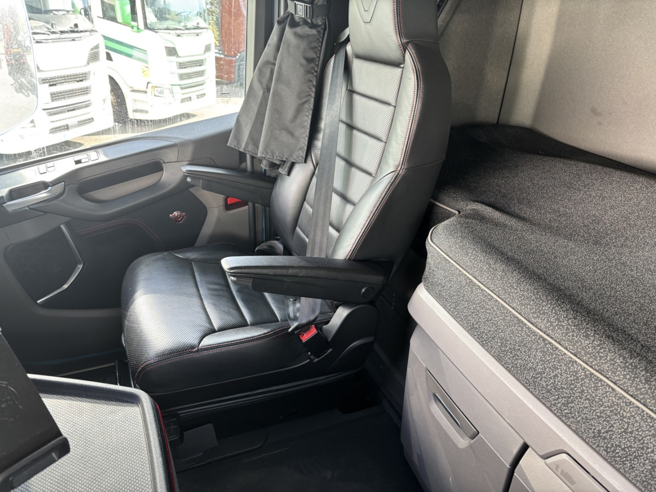 SCANIA S 660 A4x2NB - شاحنة جرار: صور 5 SCANIA S 660 A4x2NB - شاحنة جرار: صور 5