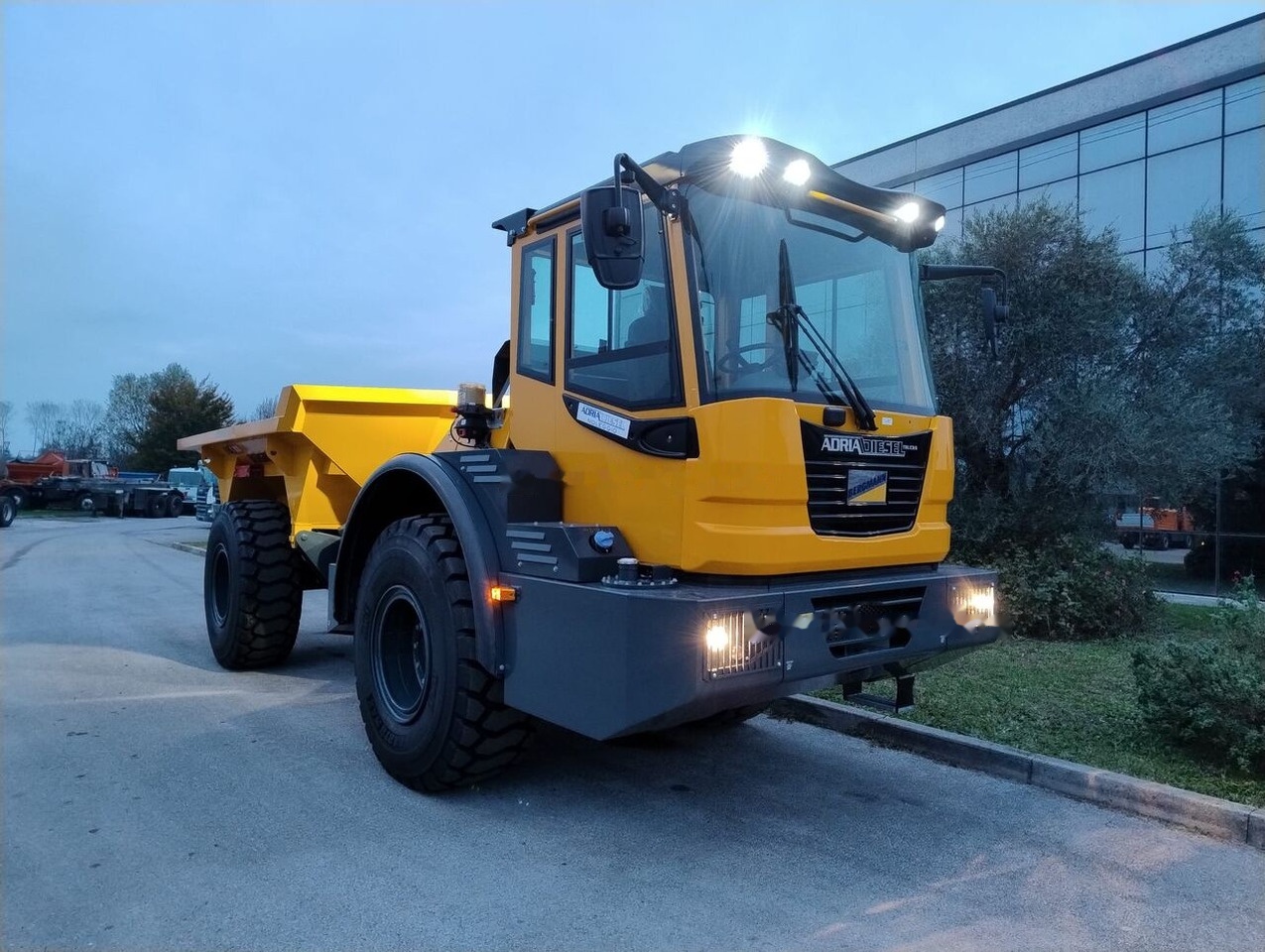 Bergmann C815s - قلابات: صور 2 Bergmann C815s - قلابات: صور 2