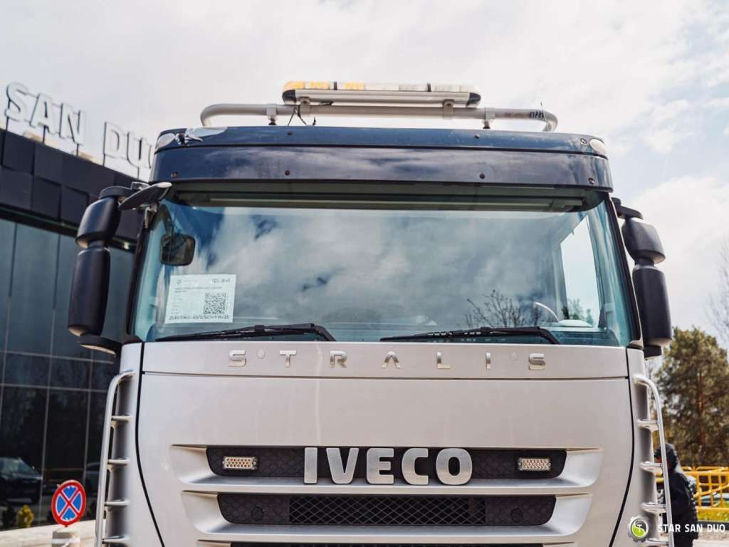 شاحنة كرين Iveco  STRALIS AS320S50Y 8x2 HMF 8520-0K6 FLY JIB Winc: صور 12