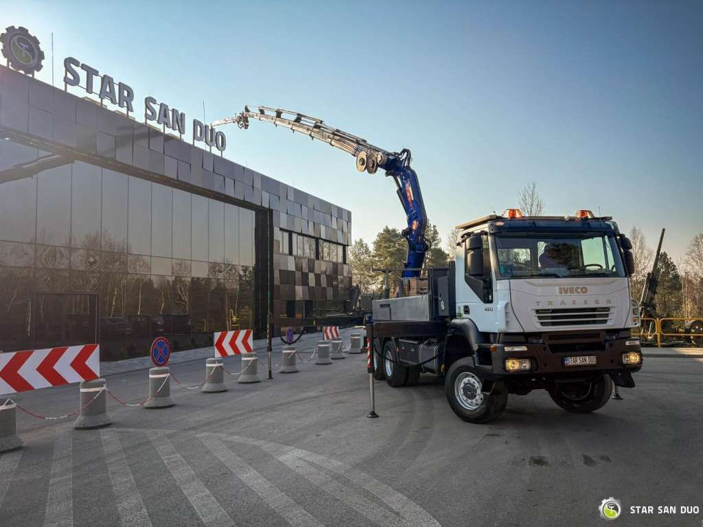Iveco TRAKKER 450 6x6 PM41S FLY JIB Crane Kipper - شاحنة كرين: صور 3 Iveco TRAKKER 450 6x6 PM41S FLY JIB Crane Kipper - شاحنة كرين: صور 3