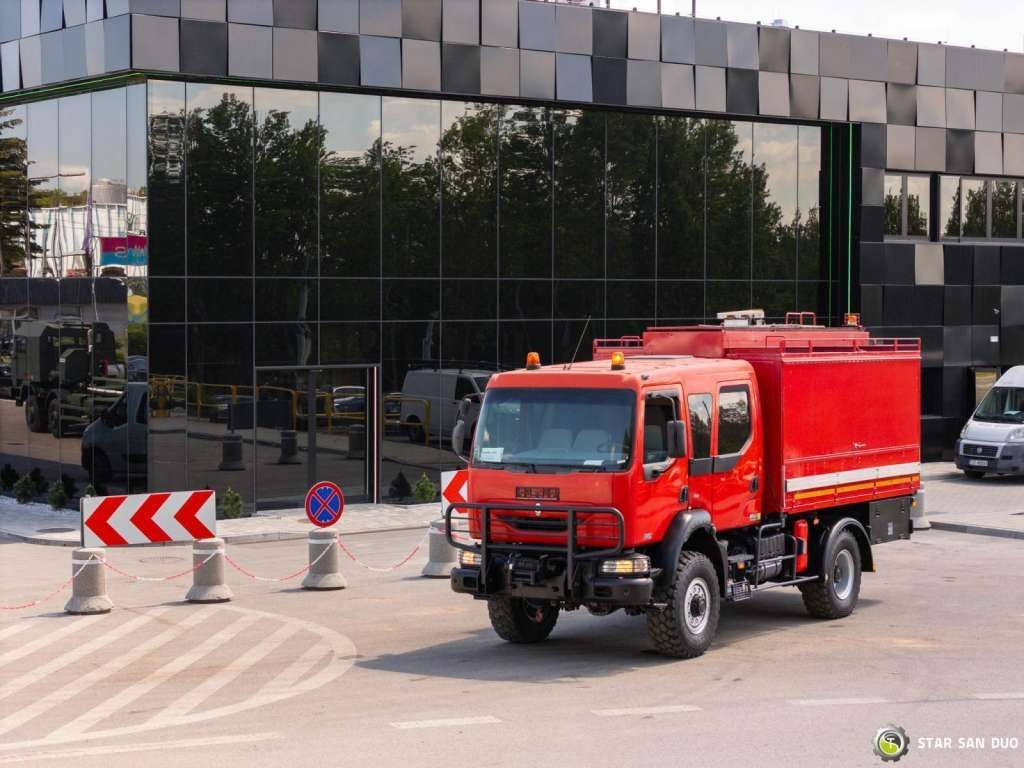 Renault  MIDLUM 4x4 DOKA Brigade Double Cabin Camper إيجار Renault  MIDLUM 4x4 DOKA Brigade Double Cabin Camper: صور 25