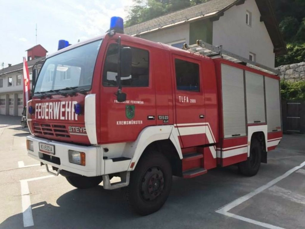 Steyr 13S23 4x4 Feuerwehr 2000 liter Fire - المطافئ: صور 1 Steyr 13S23 4x4 Feuerwehr 2000 liter Fire - المطافئ: صور 1