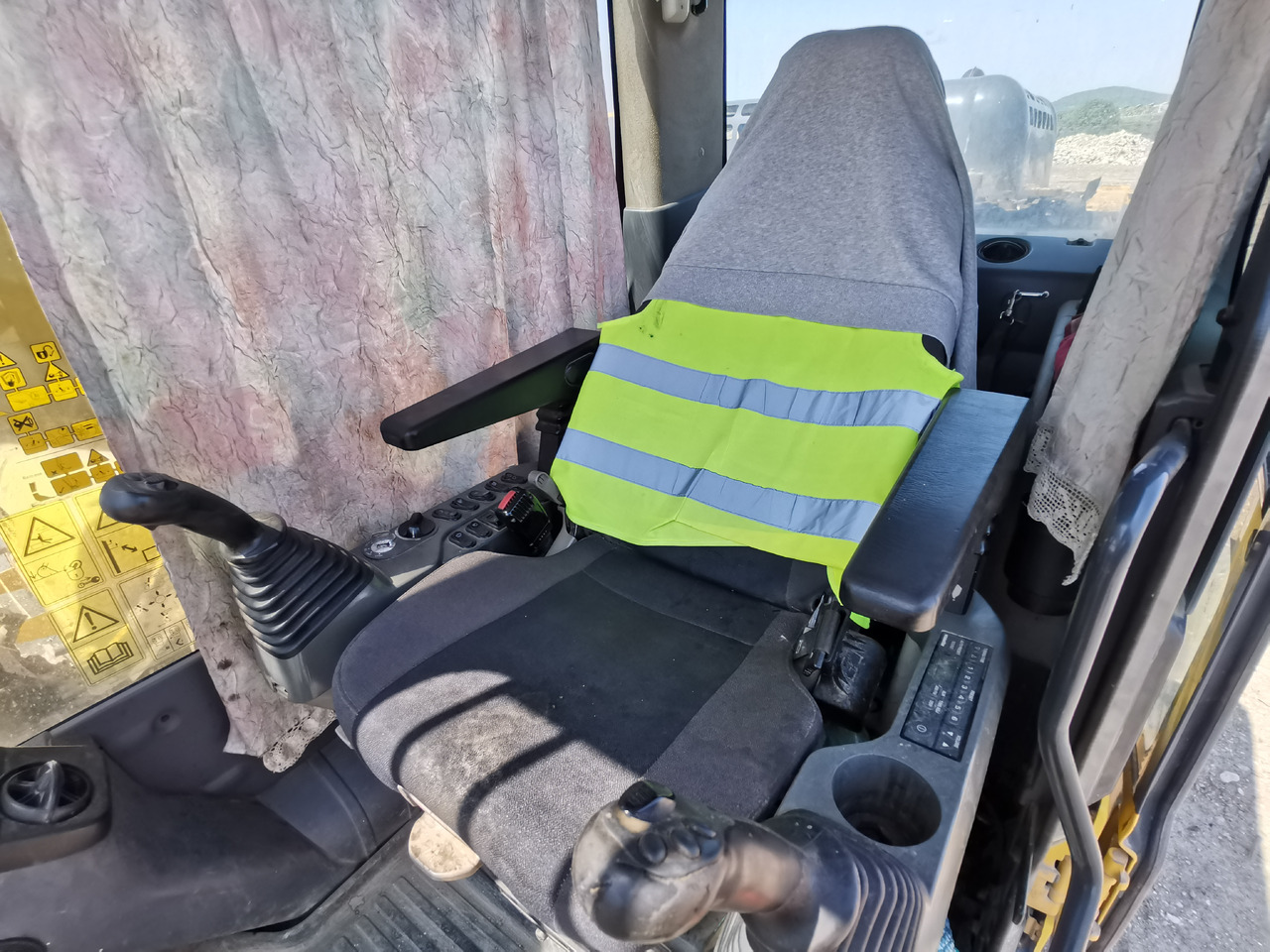 حفارات زحافة KOMATSU PC360 LC 10: صور 37