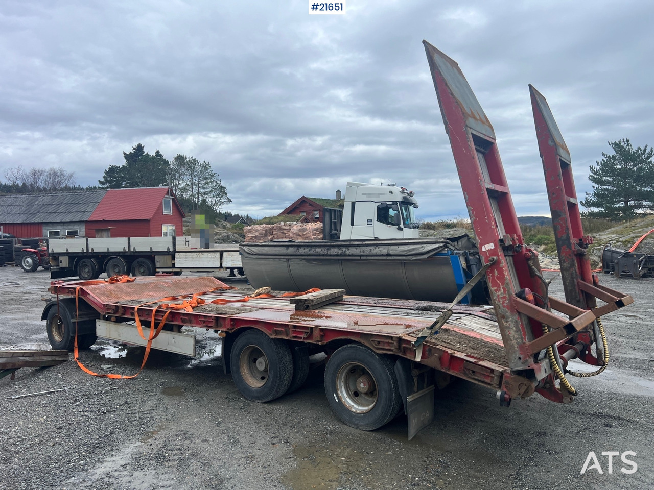 Damm 3 akslet maskinhenger m/ hydrauliske kjørebroer - شاحنة نقل سيارات مقطورة: صور 1 Damm 3 akslet maskinhenger m/ hydrauliske kjørebroer - شاحنة نقل سيارات مقطورة: صور 1