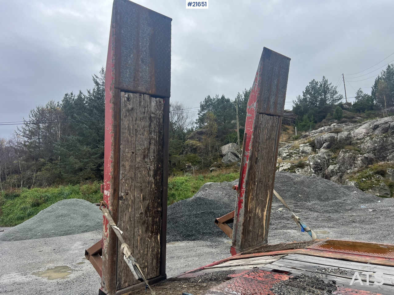 Damm 3 akslet maskinhenger m/ hydrauliske kjørebroer - شاحنة نقل سيارات مقطورة: صور 5 Damm 3 akslet maskinhenger m/ hydrauliske kjørebroer - شاحنة نقل سيارات مقطورة: صور 5