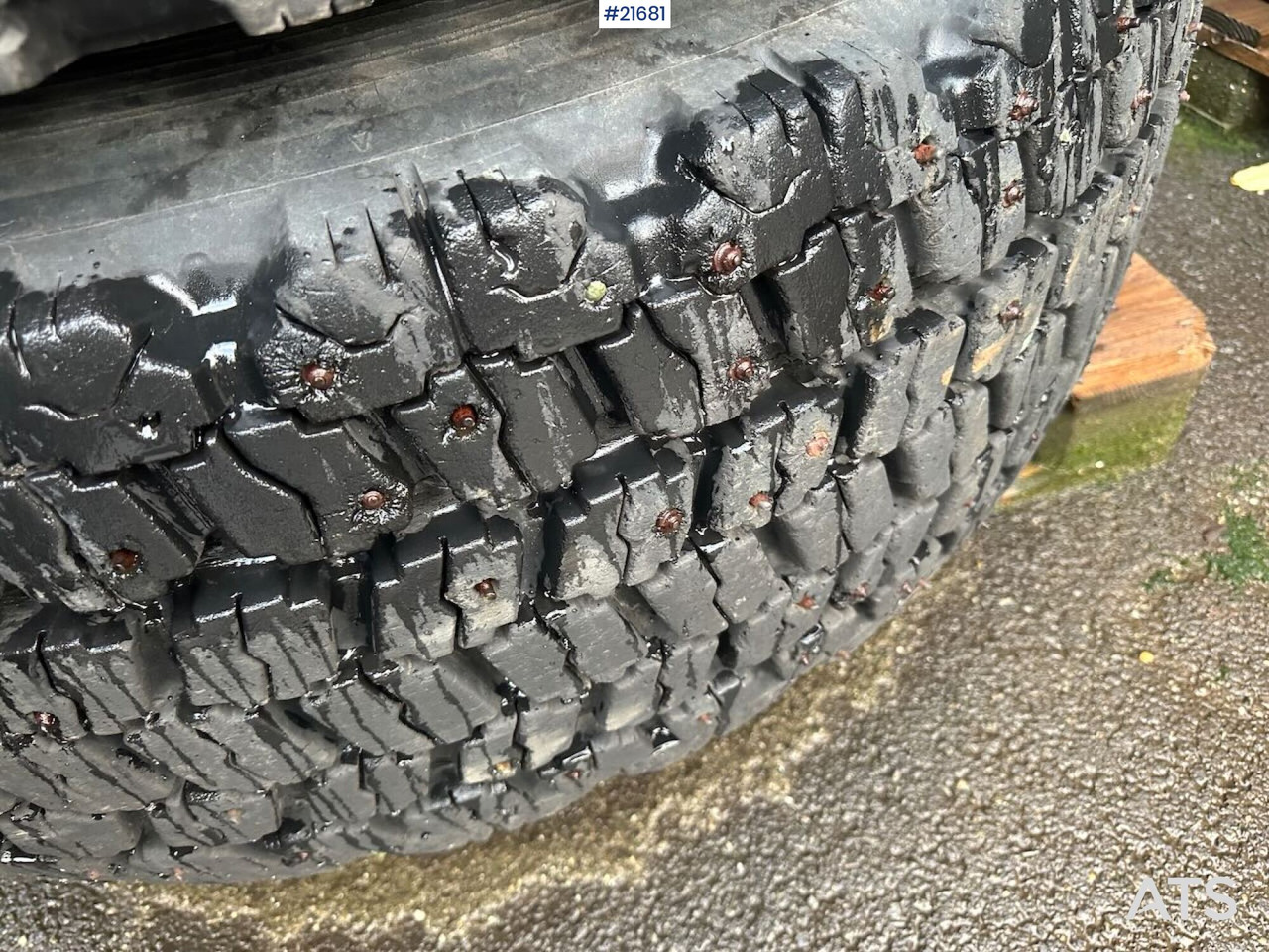 Hilo Dekkene har stått på en Volvo L60E - الإطارات والجنوط - آلات البناء: صور 3 Hilo Dekkene har stått på en Volvo L60E - الإطارات والجنوط - آلات البناء: صور 3