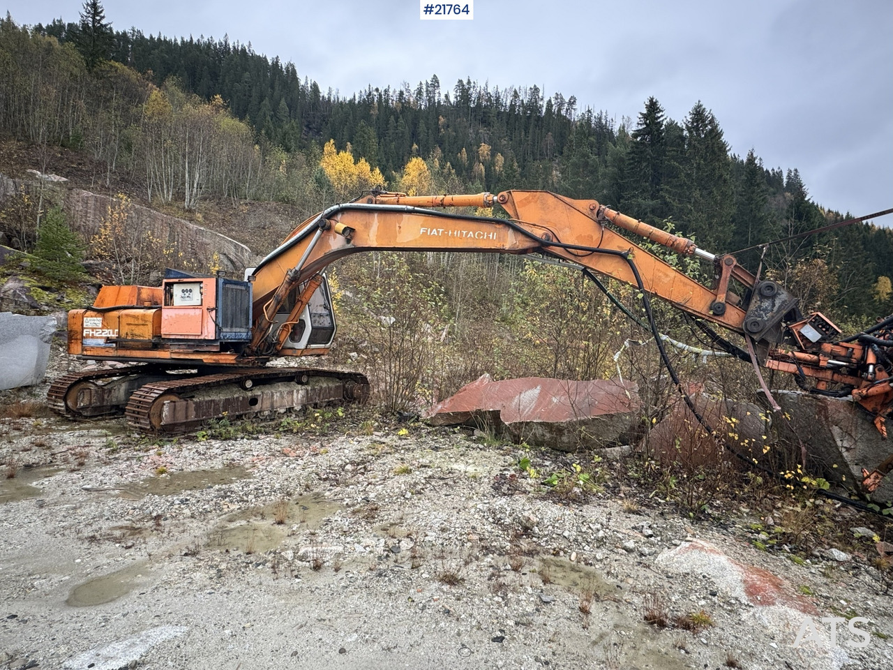Hitachi Ca 1988 Hitachi FH220LC graver selges som rep.objekt. Ikke kjørbar. - حفارات زحافة: صور 2 Hitachi Ca 1988 Hitachi FH220LC graver selges som rep.objekt. Ikke kjørbar. - حفارات زحافة: صور 2