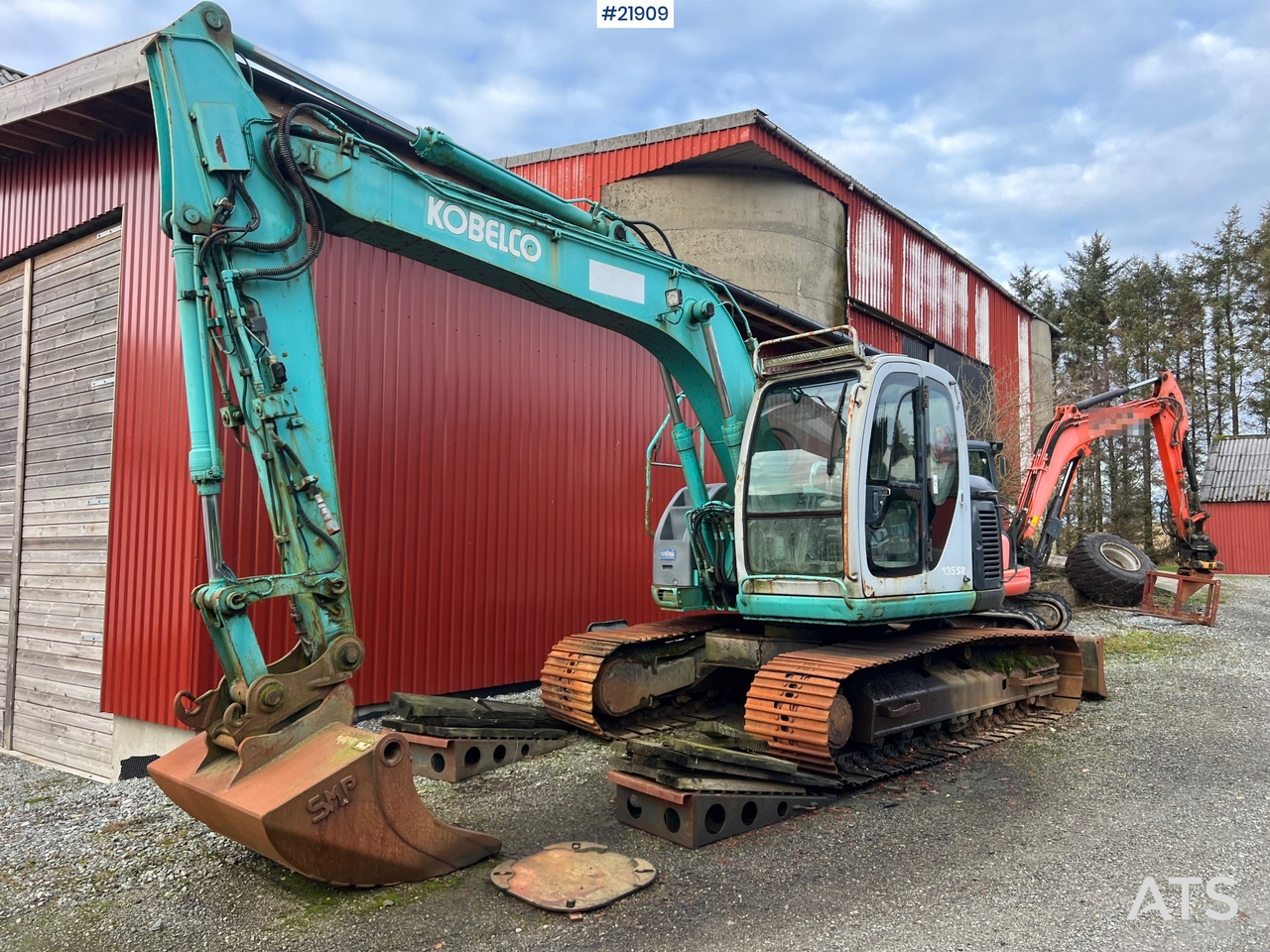 Kobelco sk135SRLC m/ pusseskuffe og graveskuffe - حفارات زحافة: صور 1 Kobelco sk135SRLC m/ pusseskuffe og graveskuffe - حفارات زحافة: صور 1