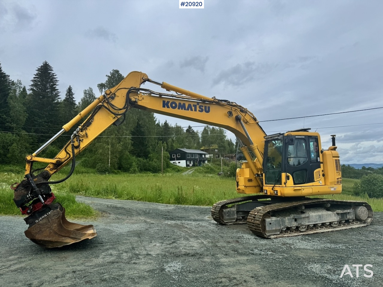 Komatsu PC229USLC-11 - حفارات زحافة: صور 2 Komatsu PC229USLC-11 - حفارات زحافة: صور 2