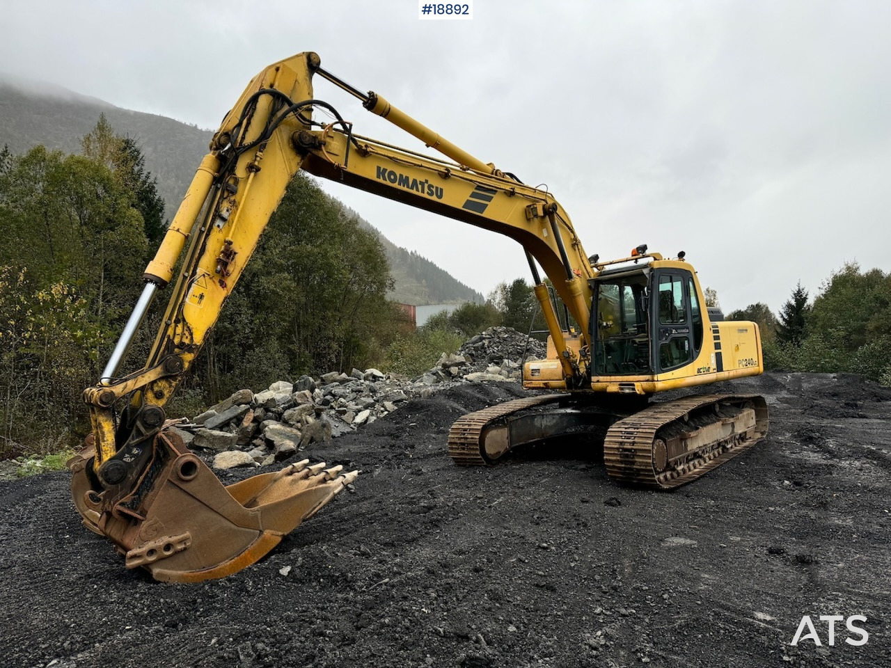 Komatsu PC240LC-6K Beltegraver m/ Graveskuffe - حفارات زحافة: صور 1 Komatsu PC240LC-6K Beltegraver m/ Graveskuffe - حفارات زحافة: صور 1
