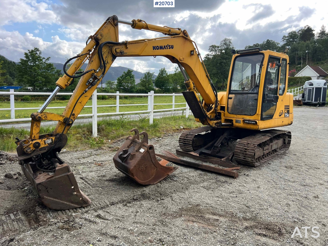 Komatsu PC75 - حفارة: صور 1 Komatsu PC75 - حفارة: صور 1