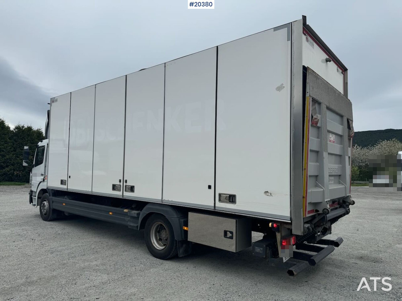 Mercedes Atego 1524 - بصندوق مغلق شاحنة: صور 4 Mercedes Atego 1524 - بصندوق مغلق شاحنة: صور 4