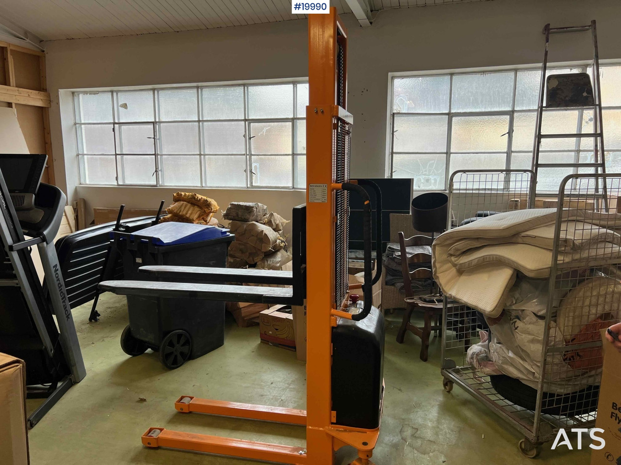 Semi-electric Pallestabler - آلات البناء: صور 3 Semi-electric Pallestabler - آلات البناء: صور 3