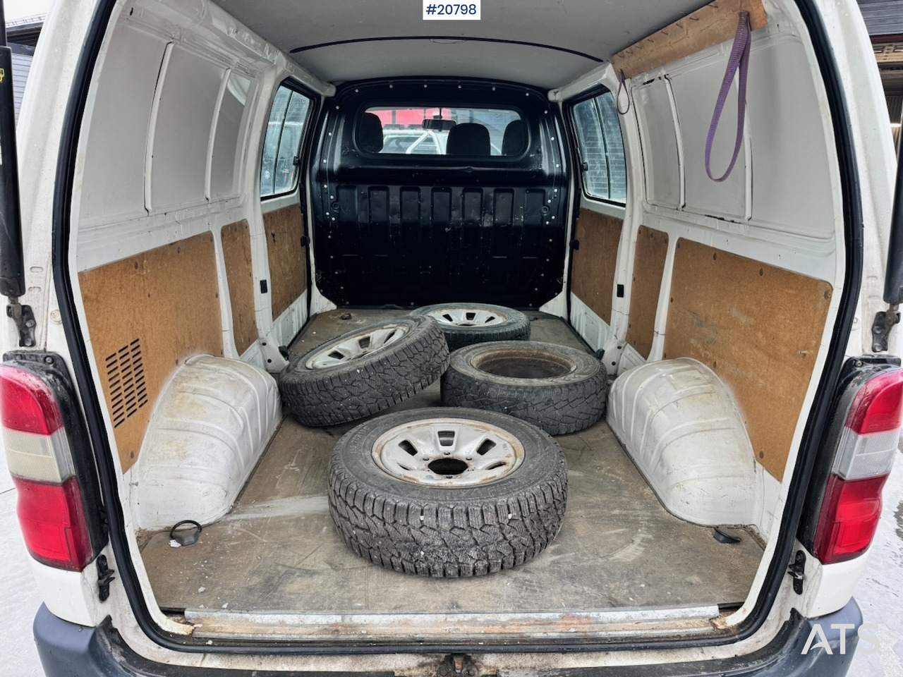فان Toyota Hiace: صور 17
