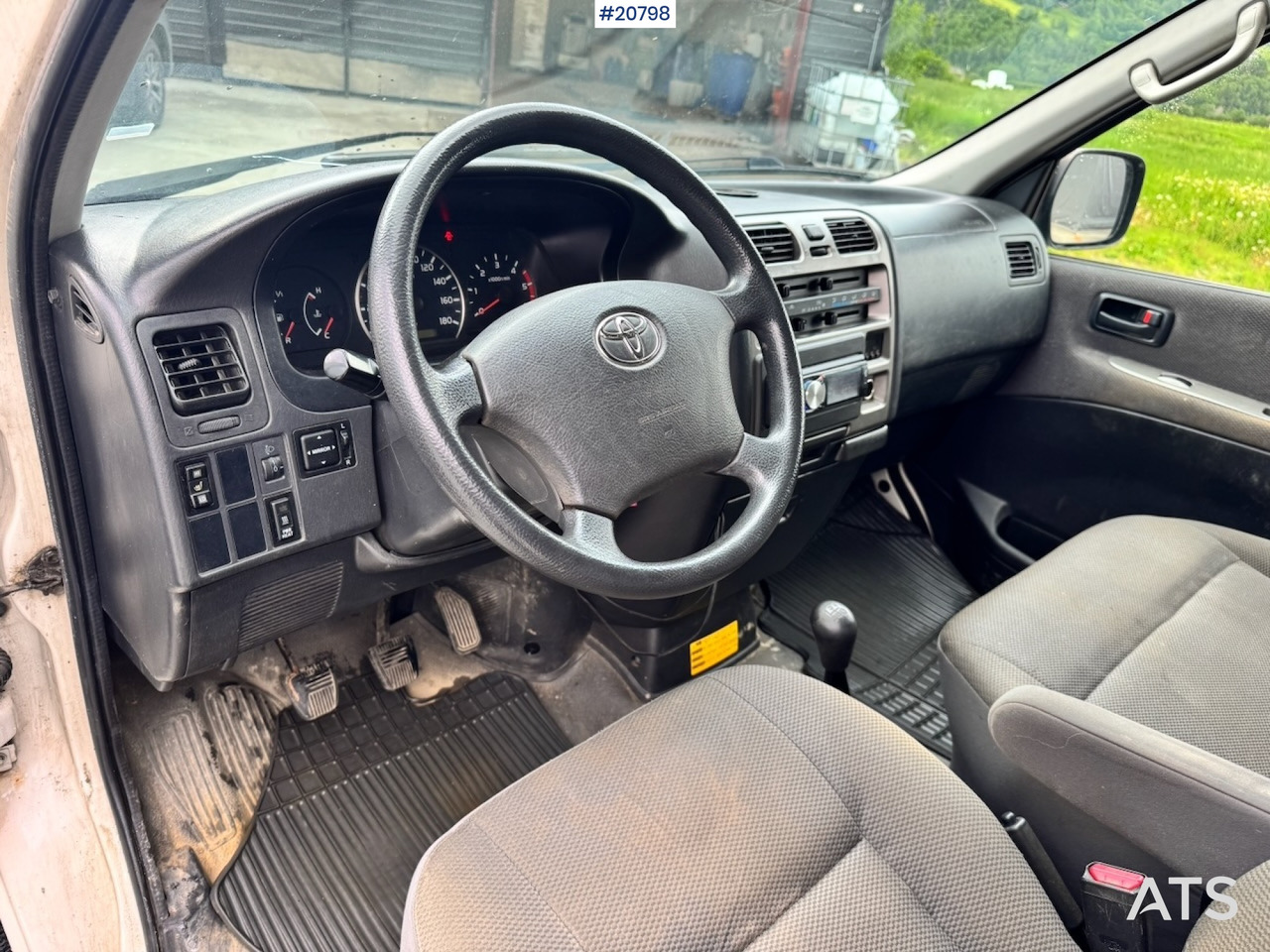 فان Toyota Hiace: صور 27