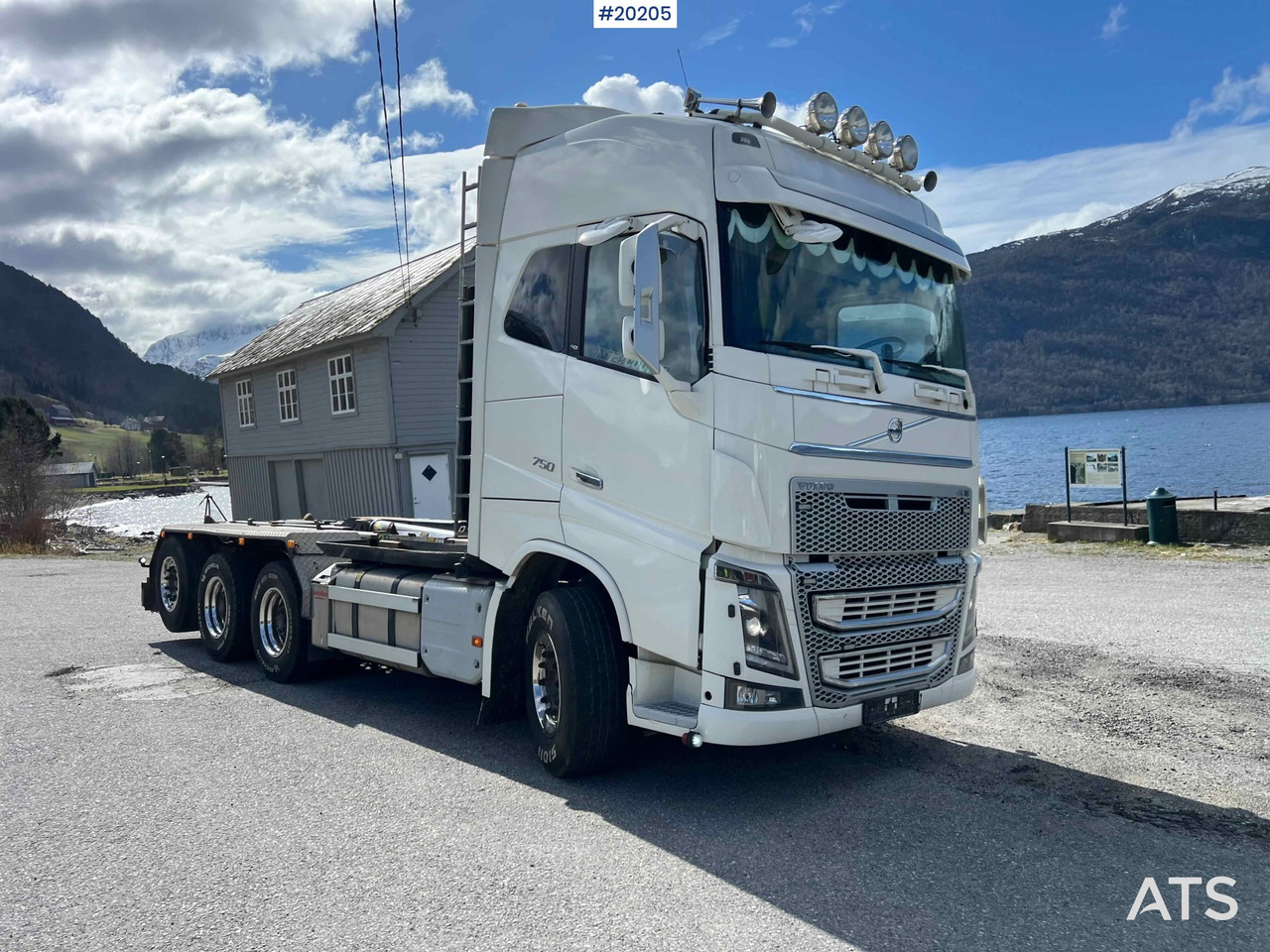 Volvo FH16 750 - شاحنة ذات الخطاف: صور 3 Volvo FH16 750 - شاحنة ذات الخطاف: صور 3