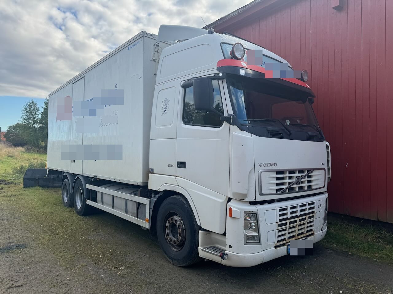 Volvo FH520 - بصندوق مغلق شاحنة: صور 1 Volvo FH520 - بصندوق مغلق شاحنة: صور 1