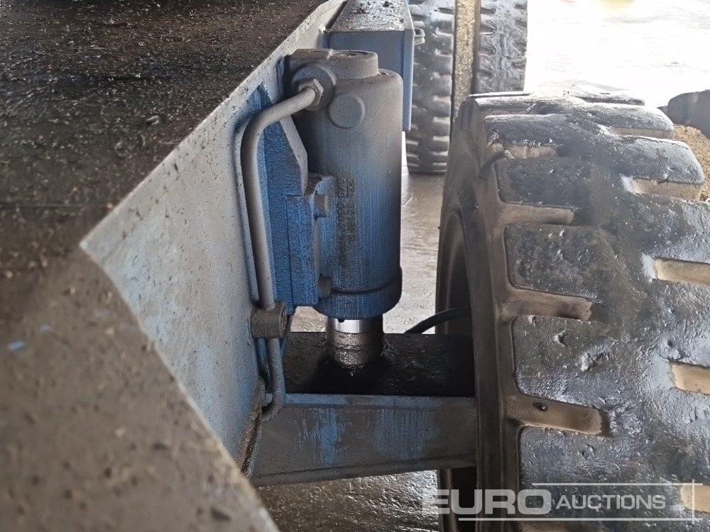 حفارة على عجلات 2004 Fuchs MHL331: صور 13