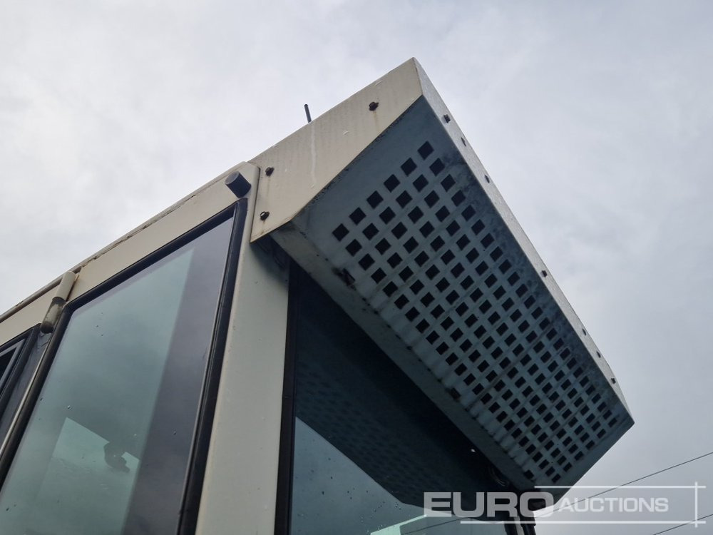 حفارة على عجلات 2004 Fuchs MHL331: صور 34