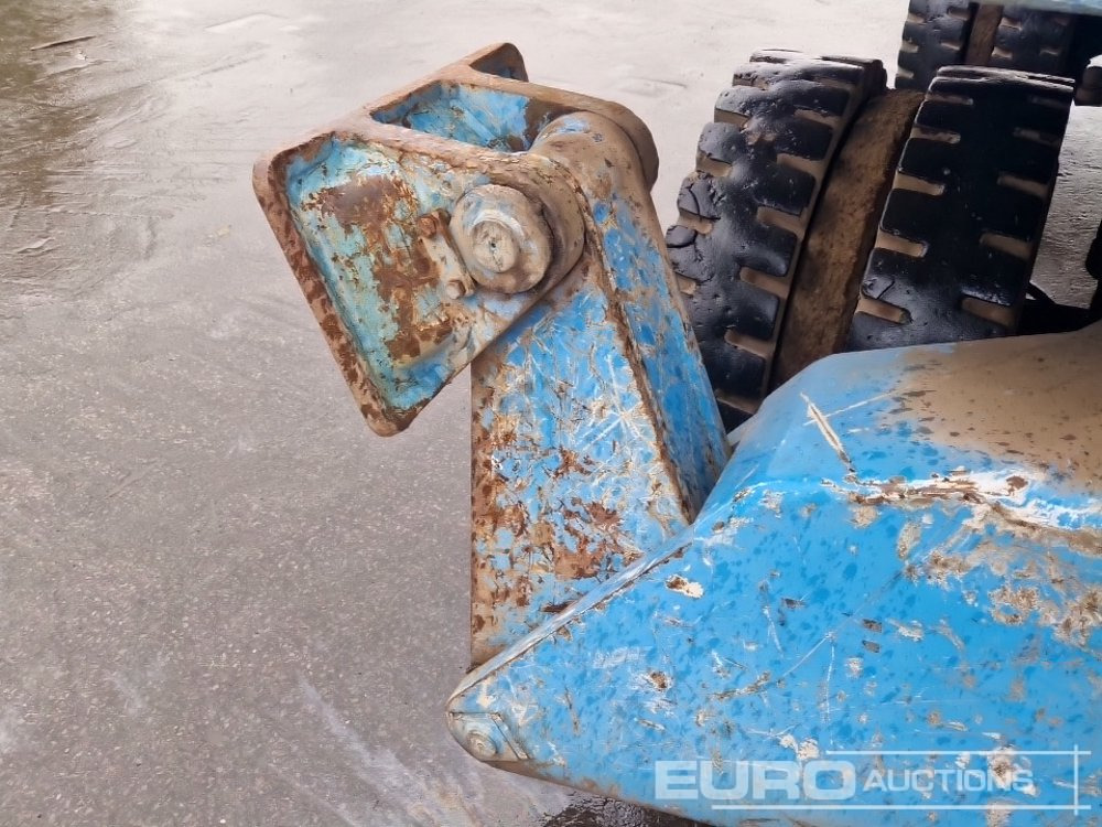 حفارة على عجلات 2004 Fuchs MHL331: صور 16