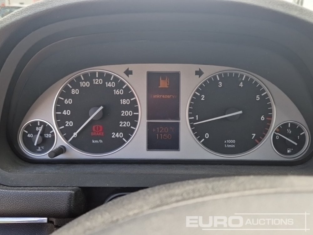 سيارة 2005 Mercedes Benz B170: صور 30