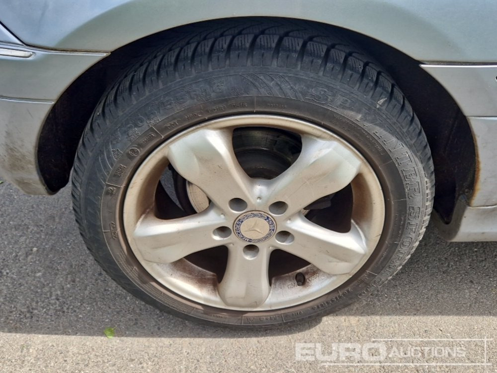 سيارة 2005 Mercedes Benz B170: صور 12