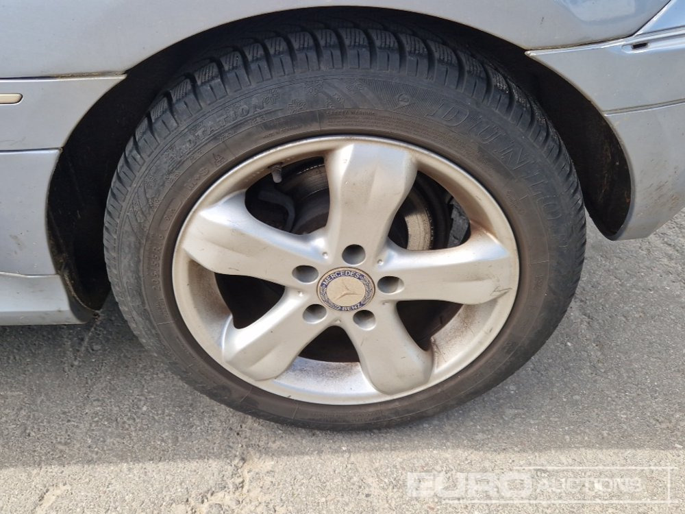 سيارة 2005 Mercedes Benz B170: صور 11