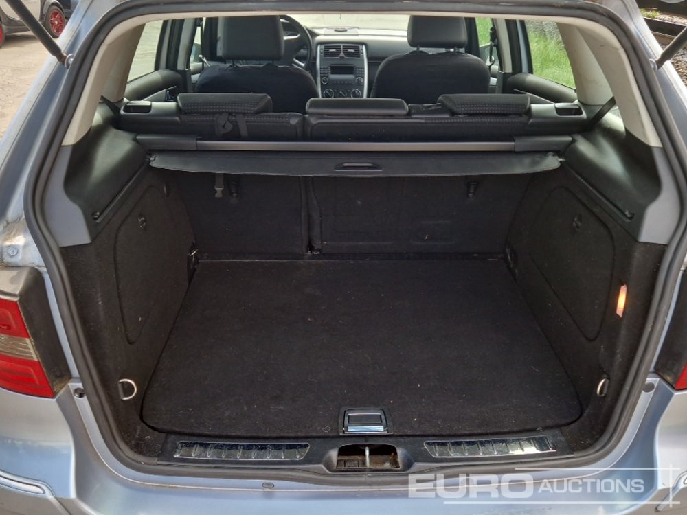 سيارة 2005 Mercedes Benz B170: صور 18