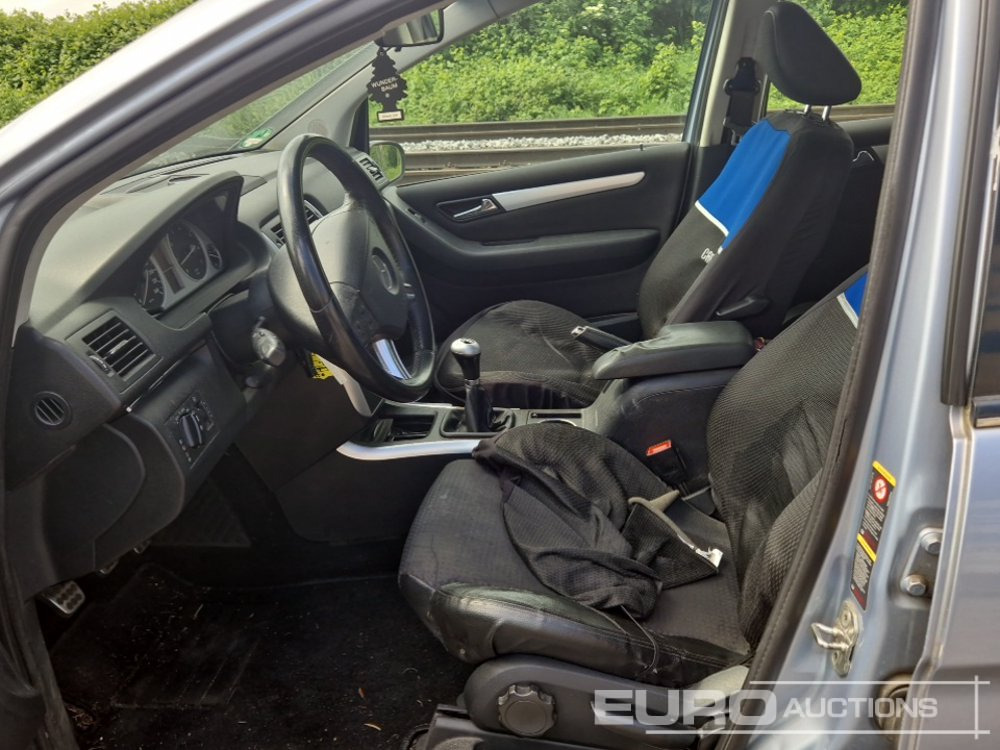 سيارة 2005 Mercedes Benz B170: صور 26