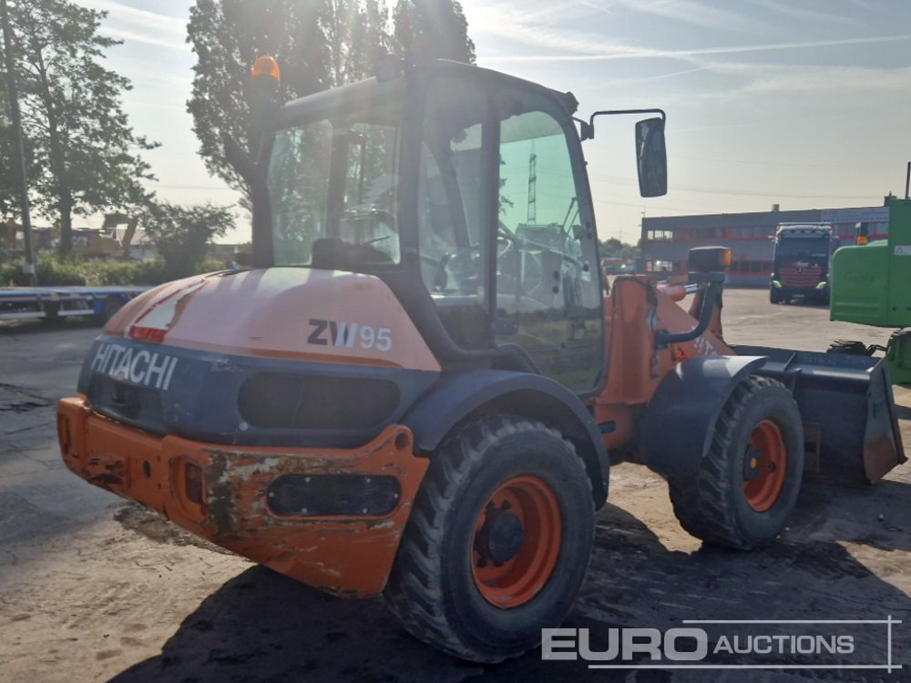 2010 Hitachi ZW95 - اللودر بعجل: صور 5 2010 Hitachi ZW95 - اللودر بعجل: صور 5