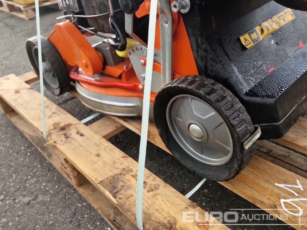 2011 Husqvarna WC 48 Se Walk Behind Petrol Lawnmower - جزازة المروج: صور 5 2011 Husqvarna WC 48 Se Walk Behind Petrol Lawnmower - جزازة المروج: صور 5