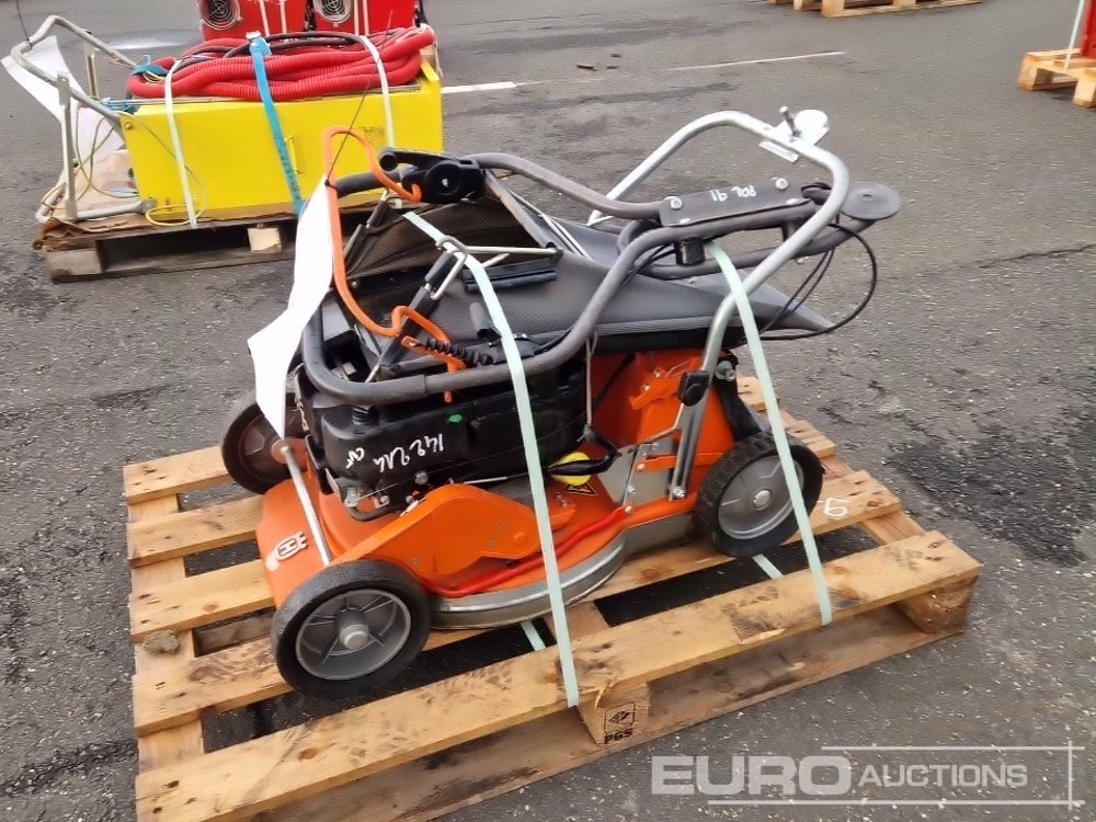 2011 Husqvarna WC 48 Se Walk Behind Petrol Lawnmower - جزازة المروج: صور 3 2011 Husqvarna WC 48 Se Walk Behind Petrol Lawnmower - جزازة المروج: صور 3