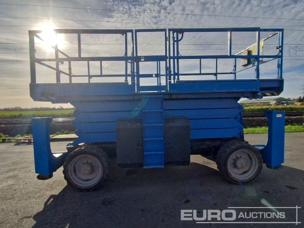 2015 Genie GS4390 RT - منصات هيدروليكية متنقلة: صور 2 2015 Genie GS4390 RT - منصات هيدروليكية متنقلة: صور 2
