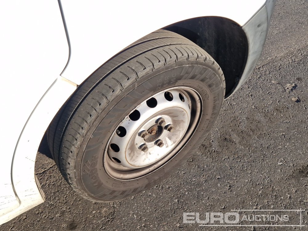 الشاحنات الصغيرة 2015 Renault Master: صور 8 الشاحنات الصغيرة 2015 Renault Master: صور 8