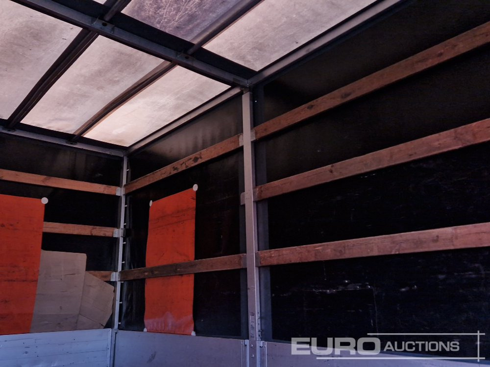 الشاحنات الصغيرة 2015 Renault Master: صور 24 الشاحنات الصغيرة 2015 Renault Master: صور 24