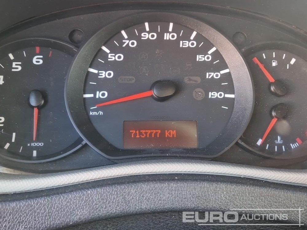 الشاحنات الصغيرة 2015 Renault Master: صور 29 الشاحنات الصغيرة 2015 Renault Master: صور 29