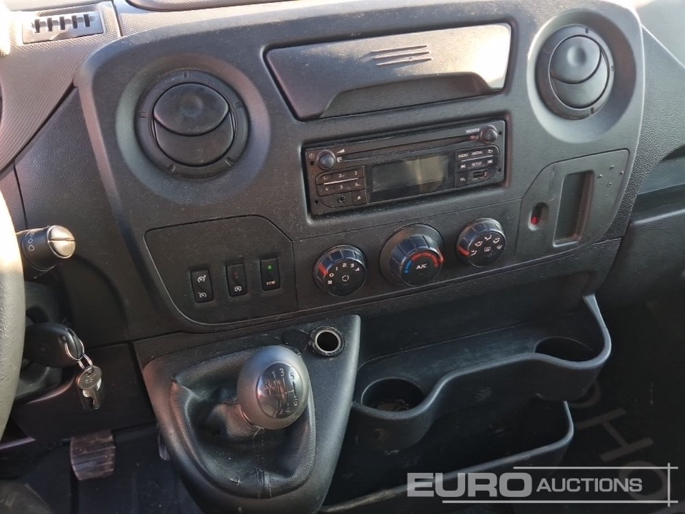 الشاحنات الصغيرة 2015 Renault Master: صور 17 الشاحنات الصغيرة 2015 Renault Master: صور 17