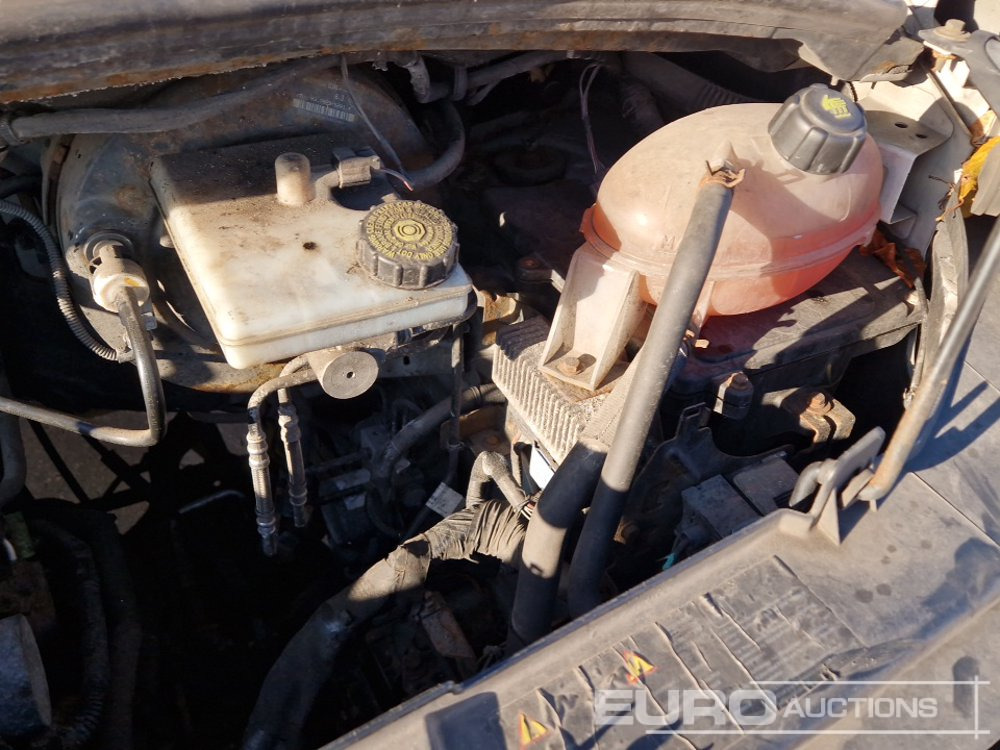 الشاحنات الصغيرة 2015 Renault Master: صور 26 الشاحنات الصغيرة 2015 Renault Master: صور 26