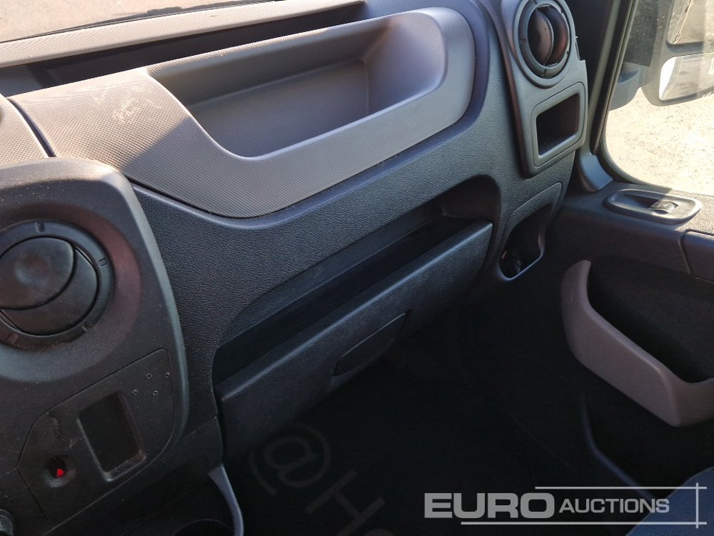 الشاحنات الصغيرة 2015 Renault Master: صور 18 الشاحنات الصغيرة 2015 Renault Master: صور 18
