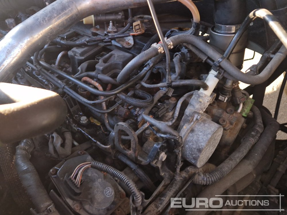 الشاحنات الصغيرة 2015 Renault Master: صور 28 الشاحنات الصغيرة 2015 Renault Master: صور 28