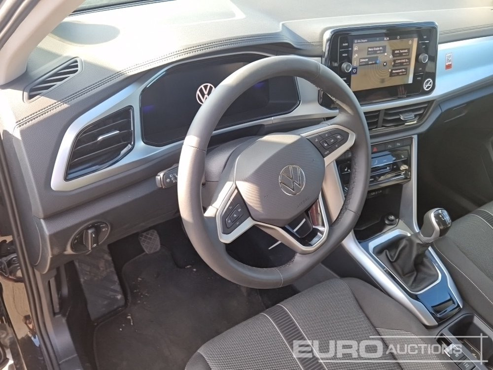 سيارة دفع رباعي 2024 Volkswagen T-Roc: صور 29