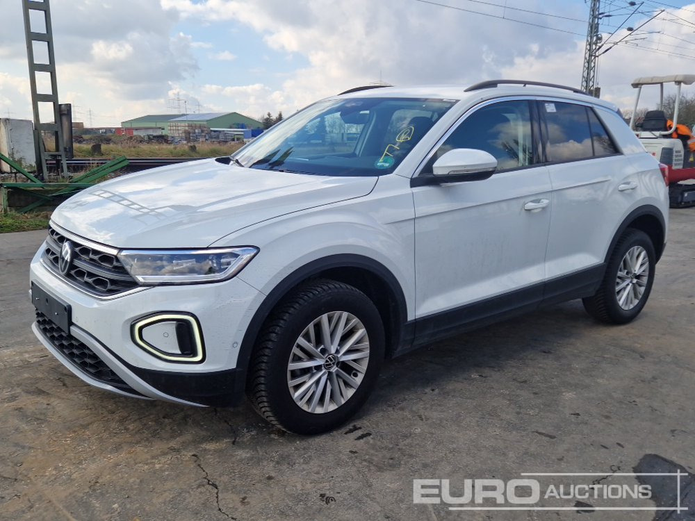 2024 Volkswagen T-Roc - سيارة دفع رباعي: صور 1 2024 Volkswagen T-Roc - سيارة دفع رباعي: صور 1