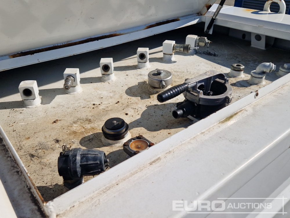 3000Ltr. Diesel Bowser - خزان تخزين: صور 5 3000Ltr. Diesel Bowser - خزان تخزين: صور 5
